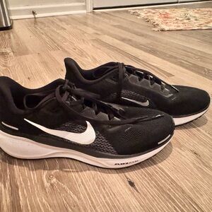 Nike women’s Black Running Shoes (barely worn)